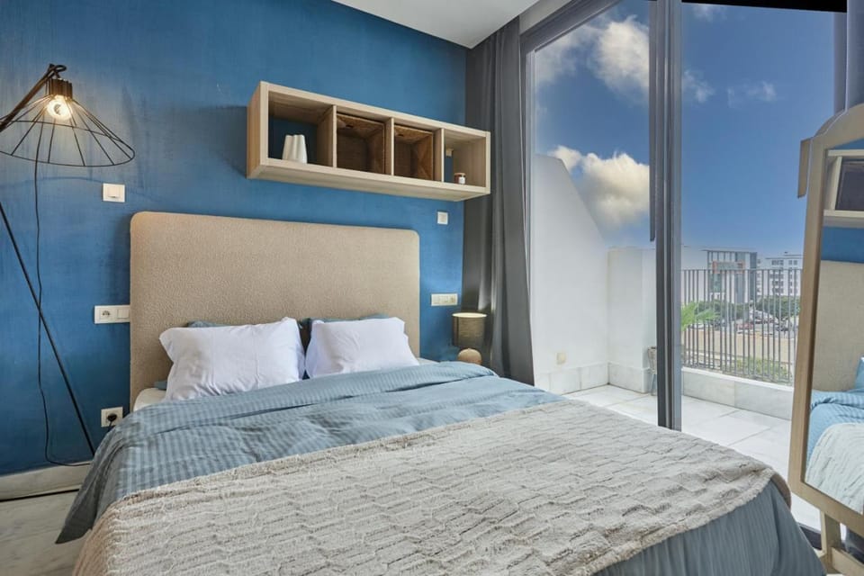 Bed, Photo of the whole room, Bedroom, Swimming pool