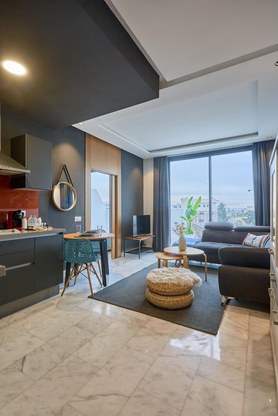 Bed, TV and multimedia, Living room, Photo of the whole room, Seating area, Bedroom