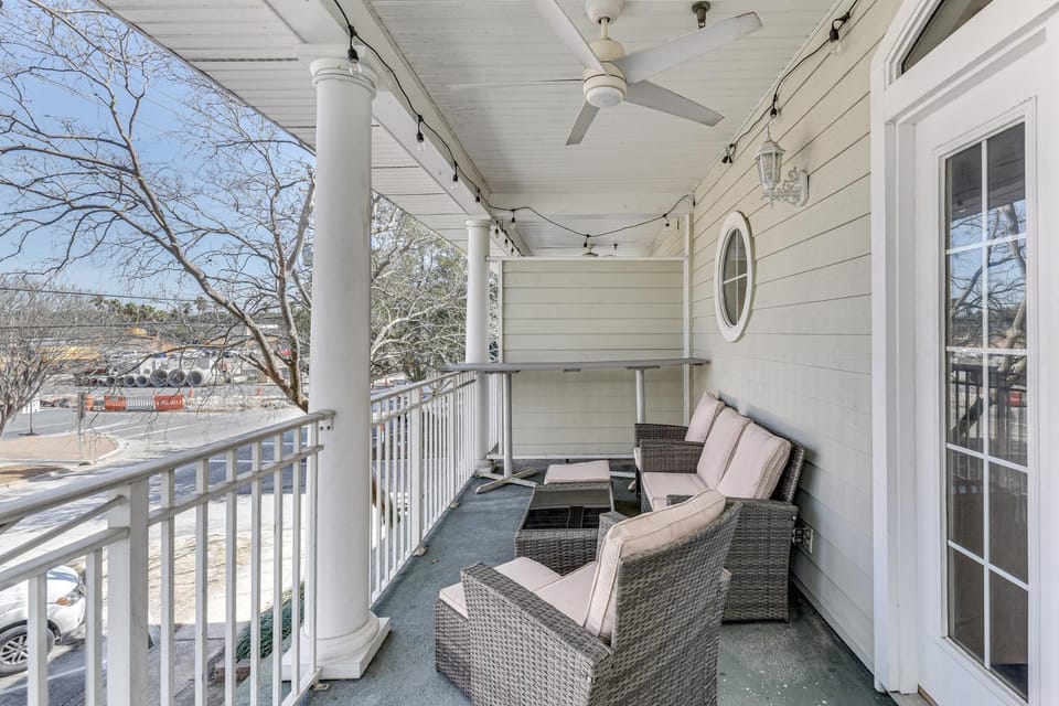 Walkable Dtwn Fort Walton Beach Condo w/ Balcony! House in Fort Walton Beach