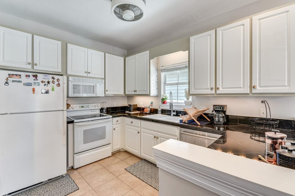 Walkable Dtwn Fort Walton Beach Condo w/ Balcony! House in Fort Walton Beach