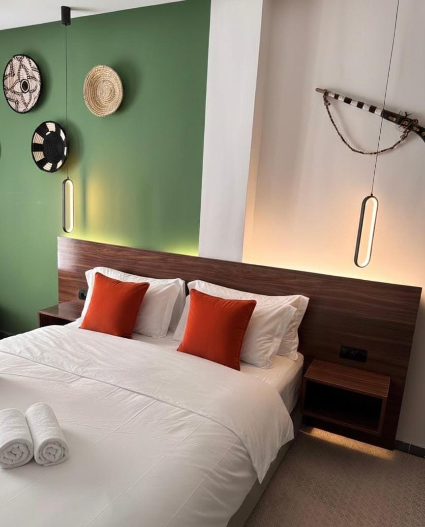 PAUSE HOUSE-Downtown-Front of Station-Airport Bus-FREE COUSCOUS Friday Apartment in Fes