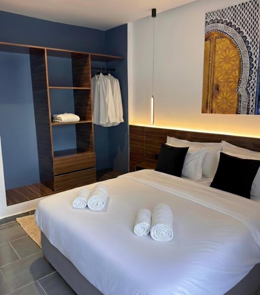 PAUSE HOUSE-Downtown-Front of Station-Airport Bus-FREE COUSCOUS Friday Apartment in Fes
