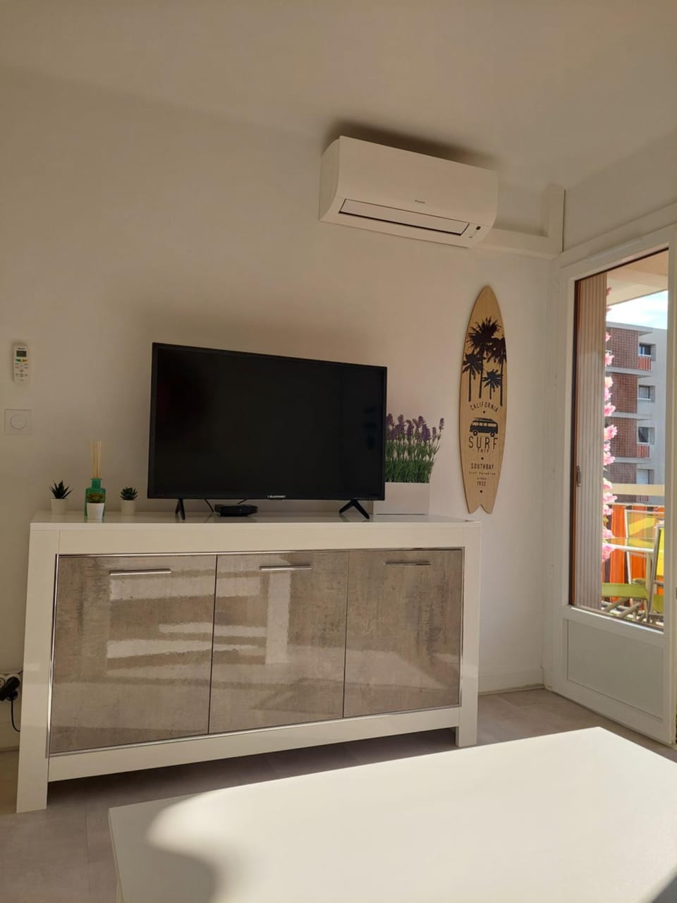 Communal lounge/ TV room, TV and multimedia, air conditioner