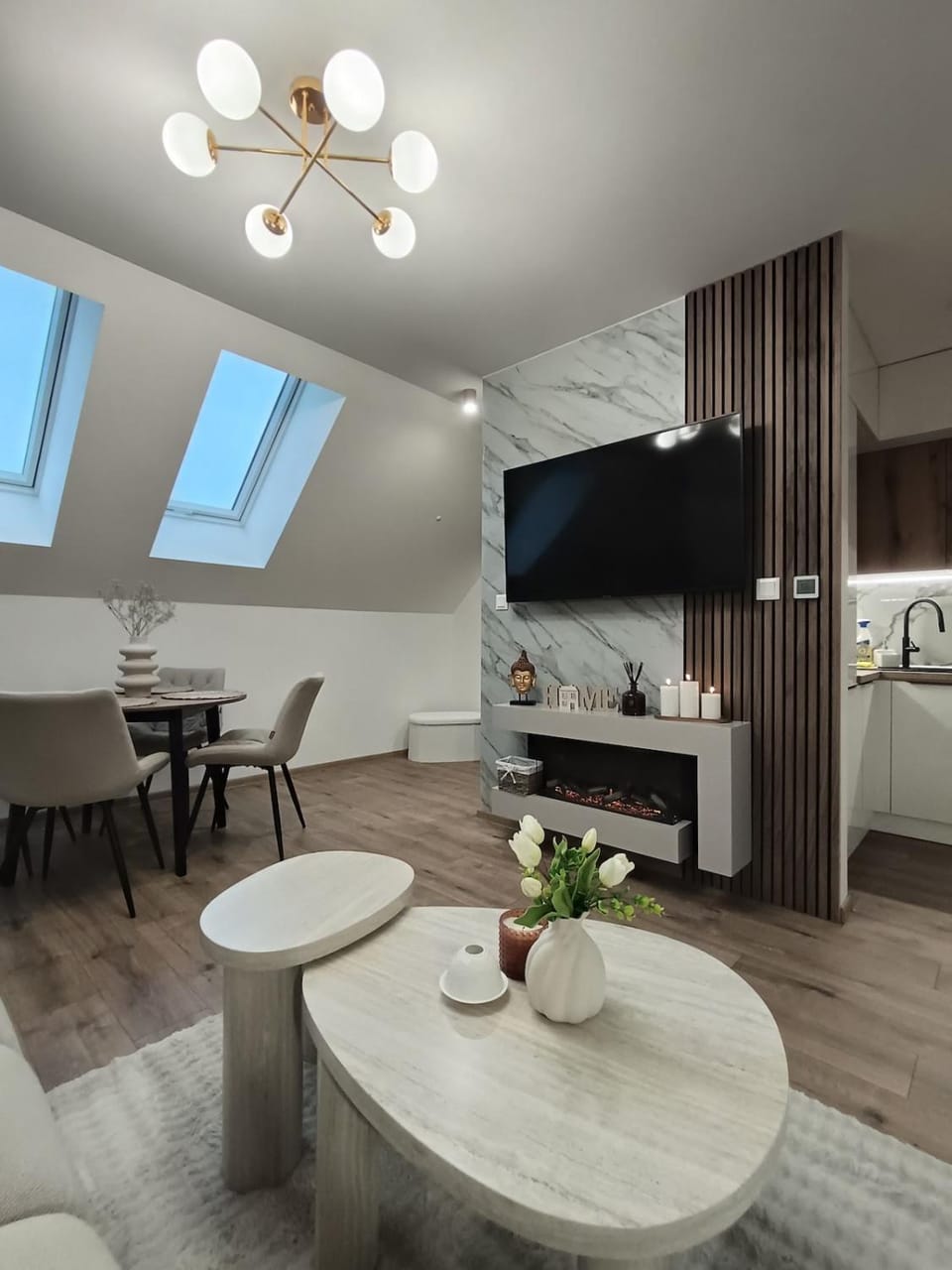 TV and multimedia, Living room, Dining area