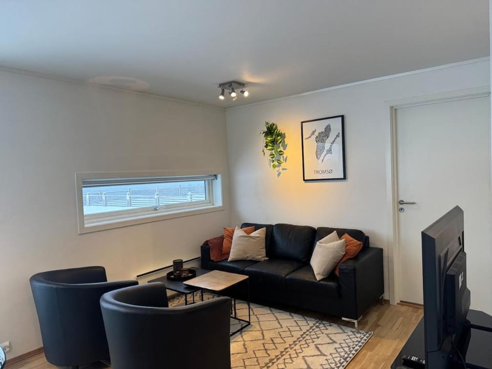2 Bedroom Modern Apartment with Fjord View Near City Centre & Airport Apartment in Tromso