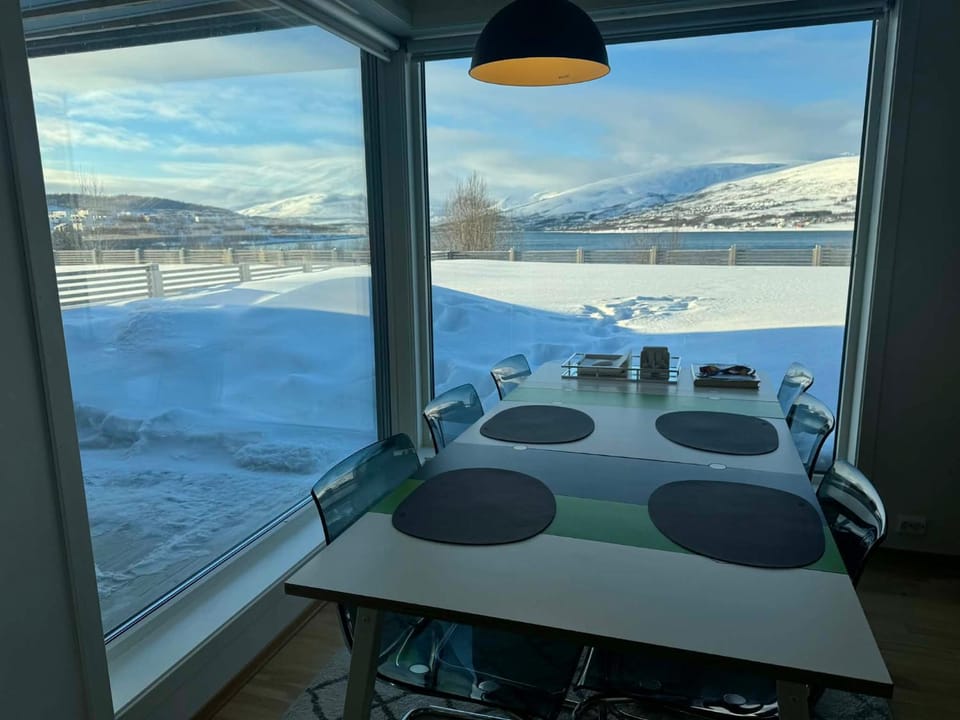 2 Bedroom Modern Apartment with Fjord View Near City Centre & Airport Apartment in Tromso
