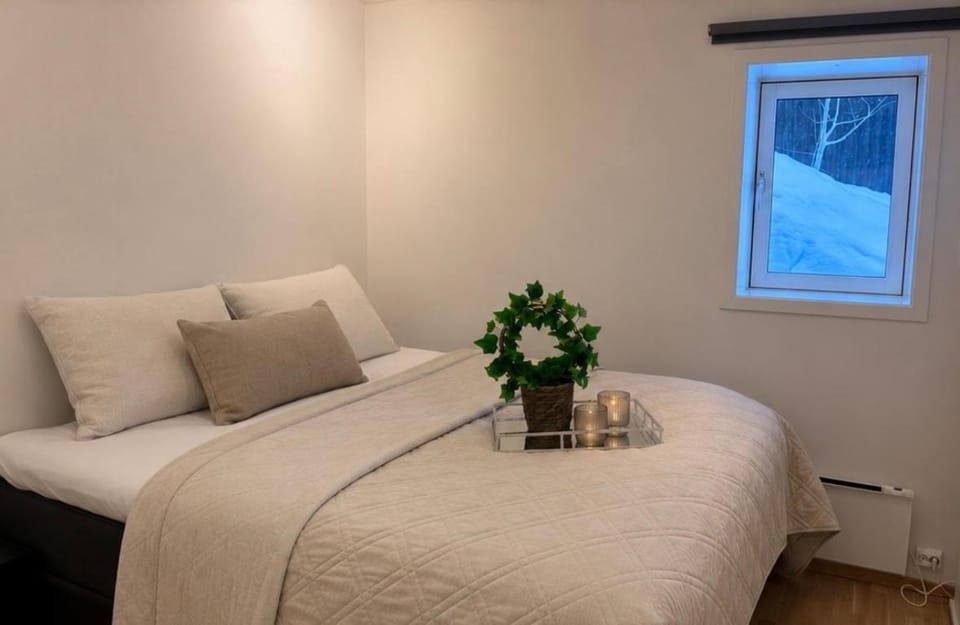 2 Bedroom Modern Apartment with Fjord View Near City Centre & Airport Apartment in Tromso