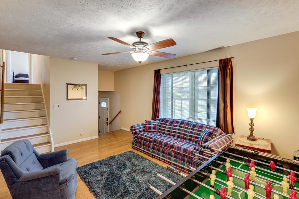 Bring the Family! Suburban Home w/ Yard in Omaha House in Omaha