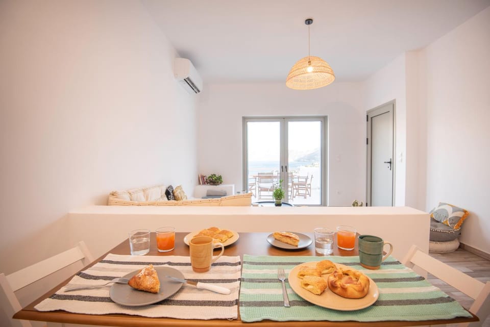 View (from property/room), Kitchen or kitchenette, Living room, Mountain view, Sea view