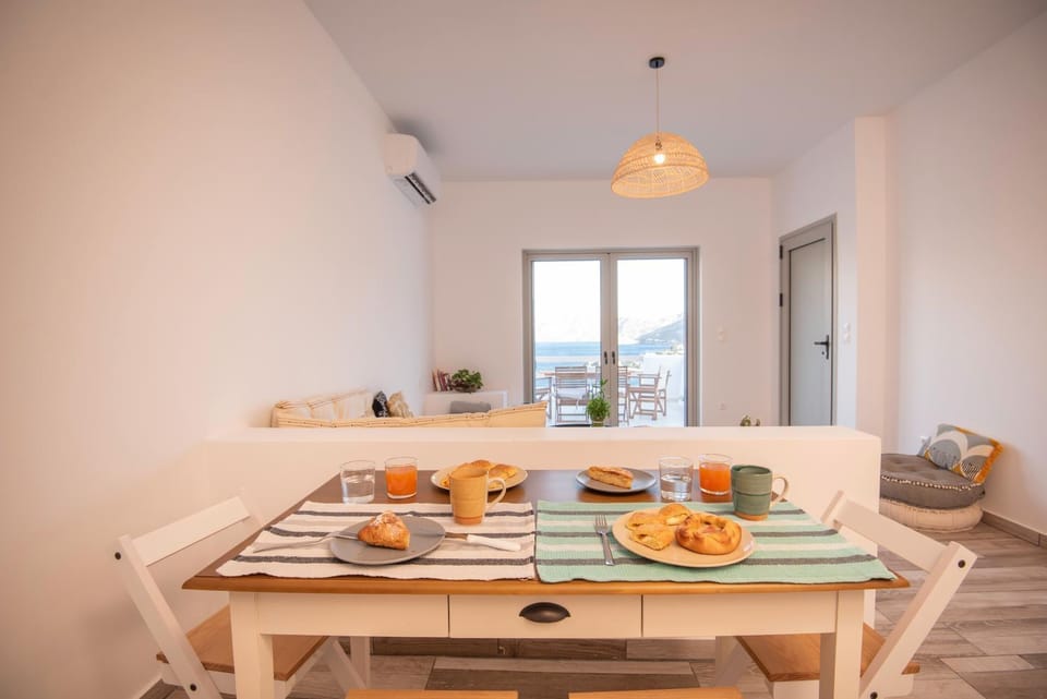 View (from property/room), Kitchen or kitchenette, Living room, Mountain view, Sea view