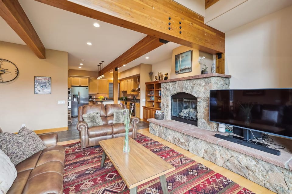 Experience mountain views at Alpine Vista Retreat, a spacious 3-bedroom home in Breckenridge! House in Breckenridge