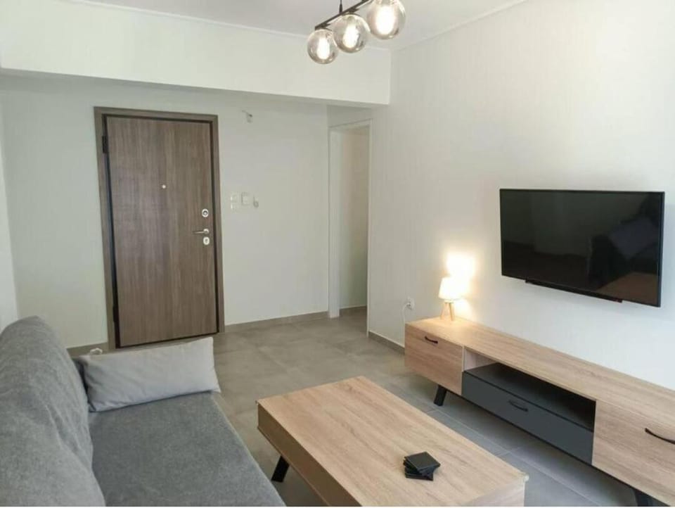 Communal lounge/ TV room, Facade/entrance, TV and multimedia, Living room, Seating area, Evening entertainment