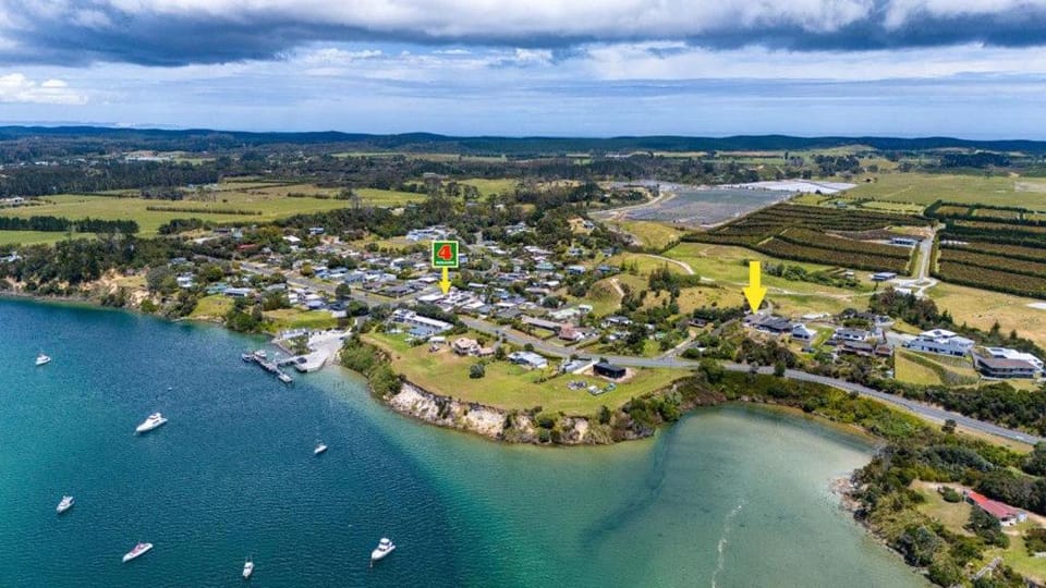 Hook'em Heights House in Northland