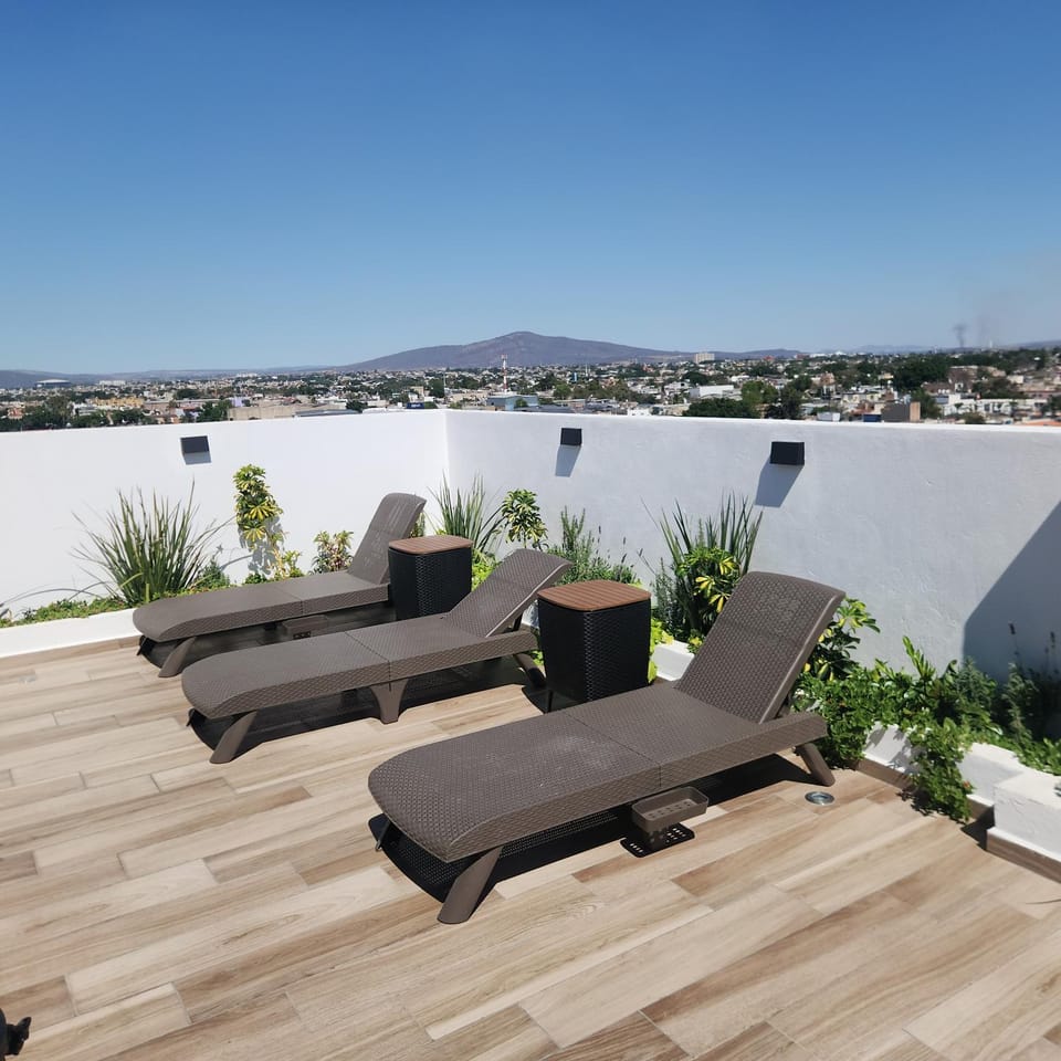 View (from property/room), Balcony/Terrace, sunbed