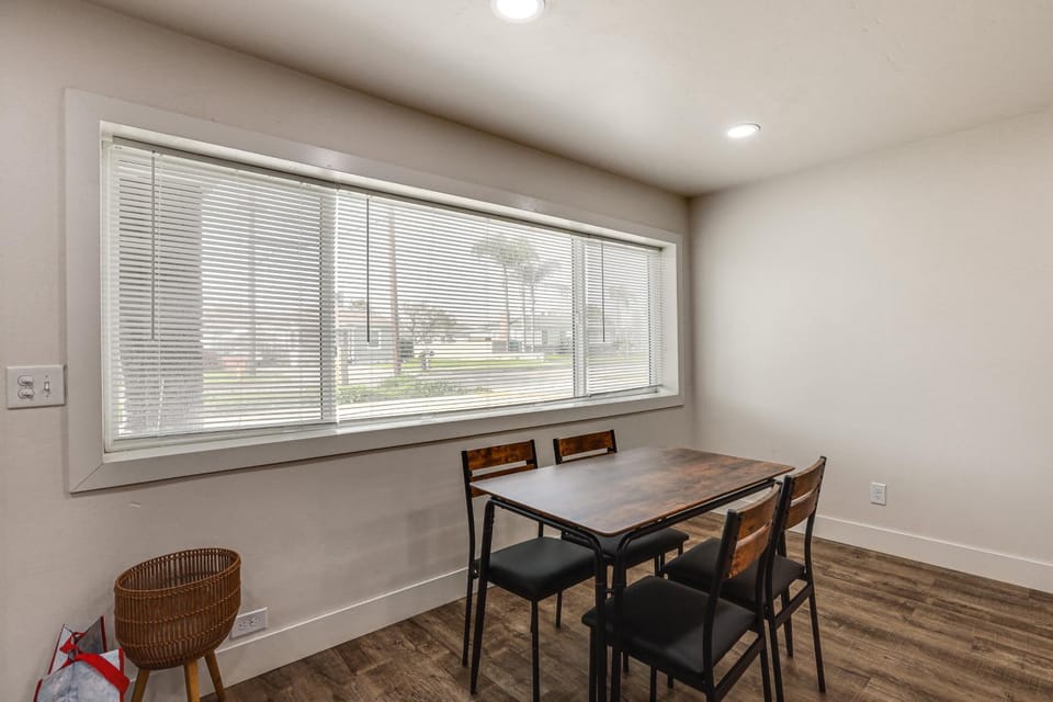Under 1 Mi to Med Center! Stylish Home in Tulare House in Tulare