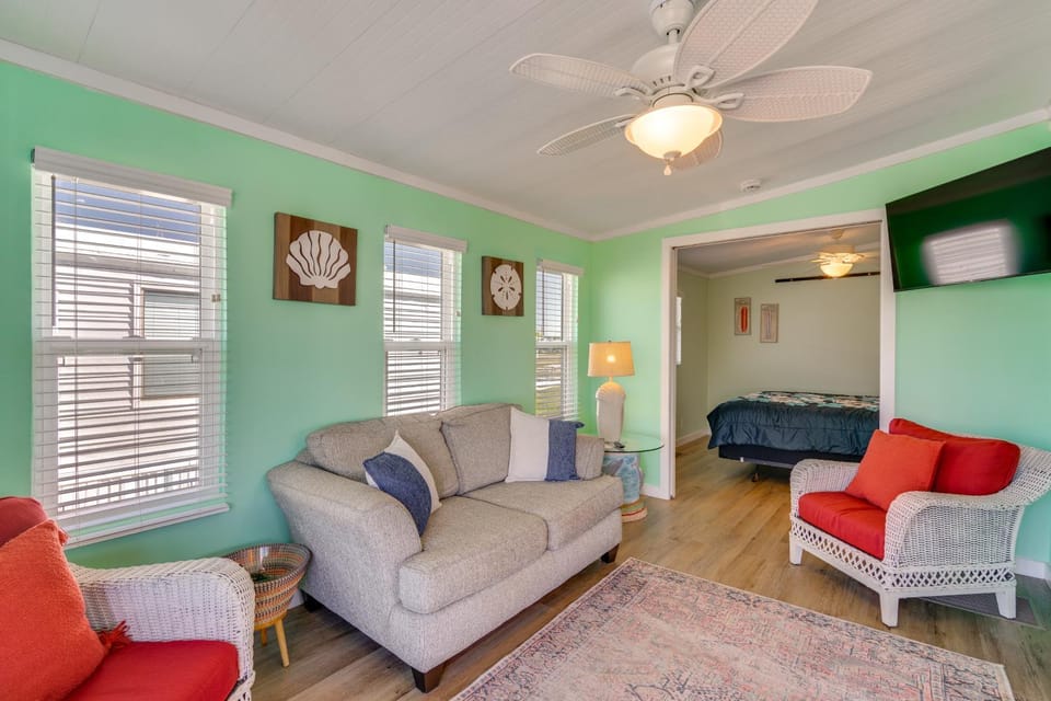3 Mi to Gulf! Fort Myers Beach Gem w/ Pool Access House in Lee County
