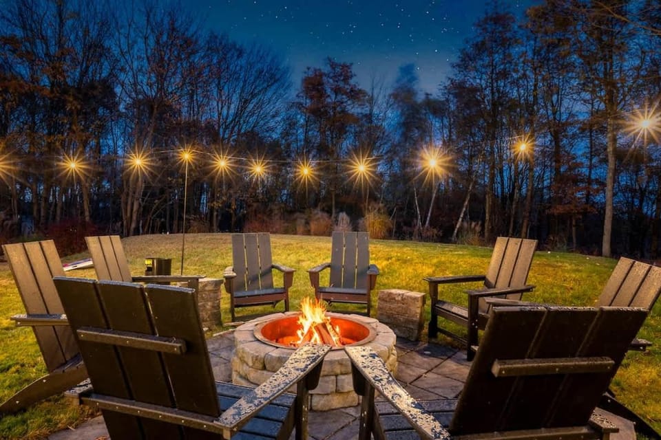 Luxury Escape 5BR Pool HotTub Game Room FirePit House in Emerald Lakes