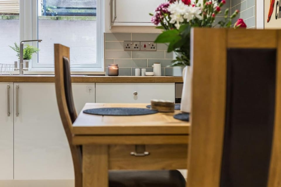 Oxford, St Clements, 2-Bed, Minutes to Centre with Private Garden Courtyard House in Oxford