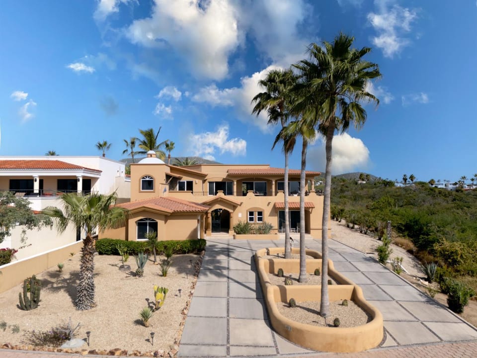 Steps to Sand: Ocean-View Cabo Home w/ Heated Pool House in Baja California Sur