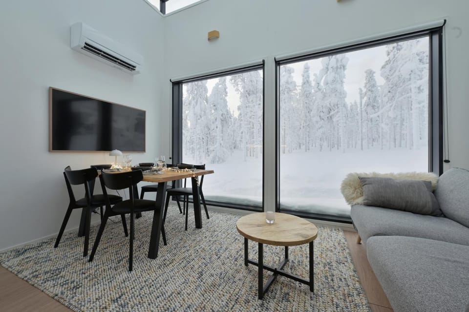 Winter, TV and multimedia, Living room, Seating area