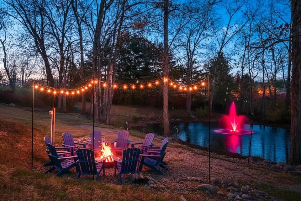 10K sqft Estate 2 Pools Pond Games Sauna Hot Tub House in Middle Smithfield