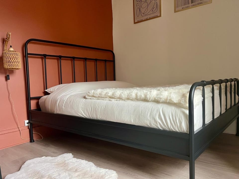 Bed, Bedroom