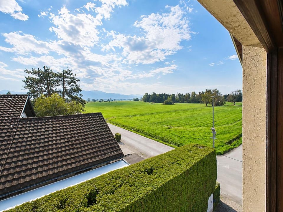 Property building, Day, Neighbourhood, Natural landscape, Garden