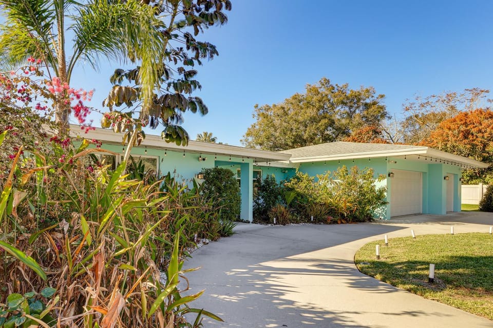 Heated Pool w/ No Fee! Vero Beach Oasis Near Ocean House in Indian River