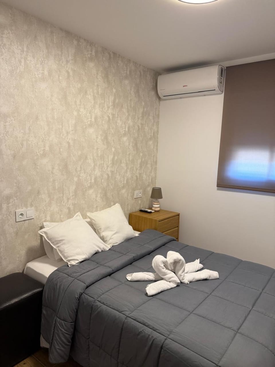 Bed, Bedroom, air conditioner