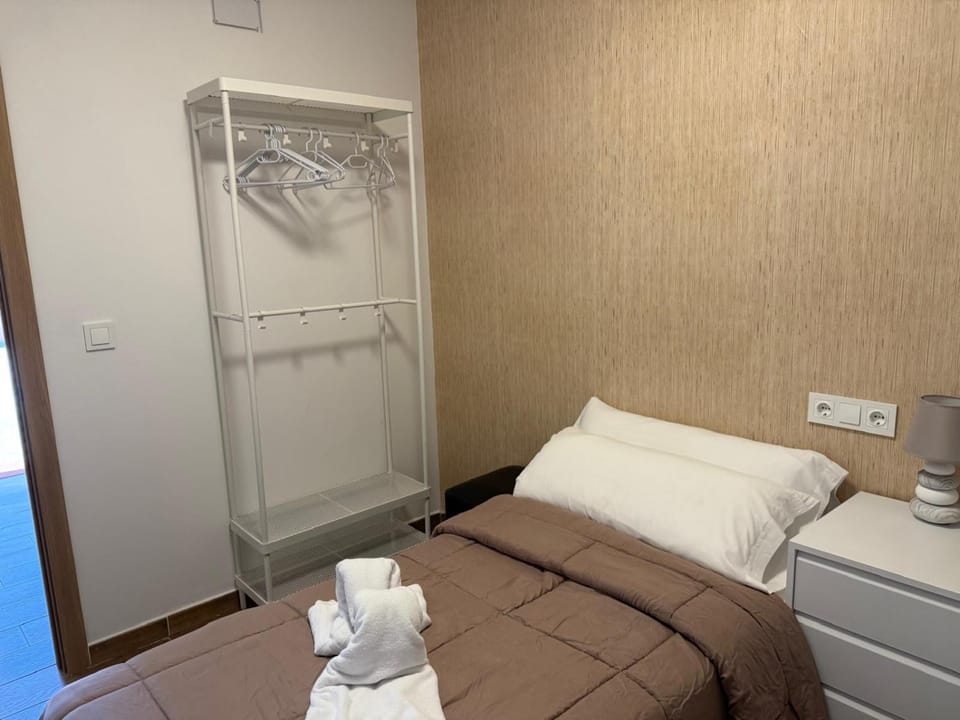 Photo of the whole room, Bedroom, wardrobe