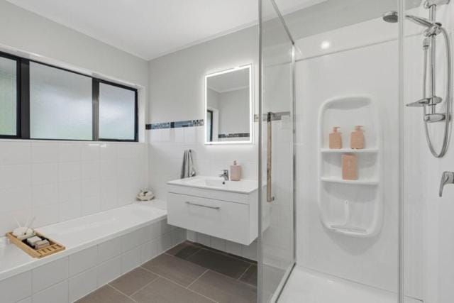 Clay Cottage House in Auckland