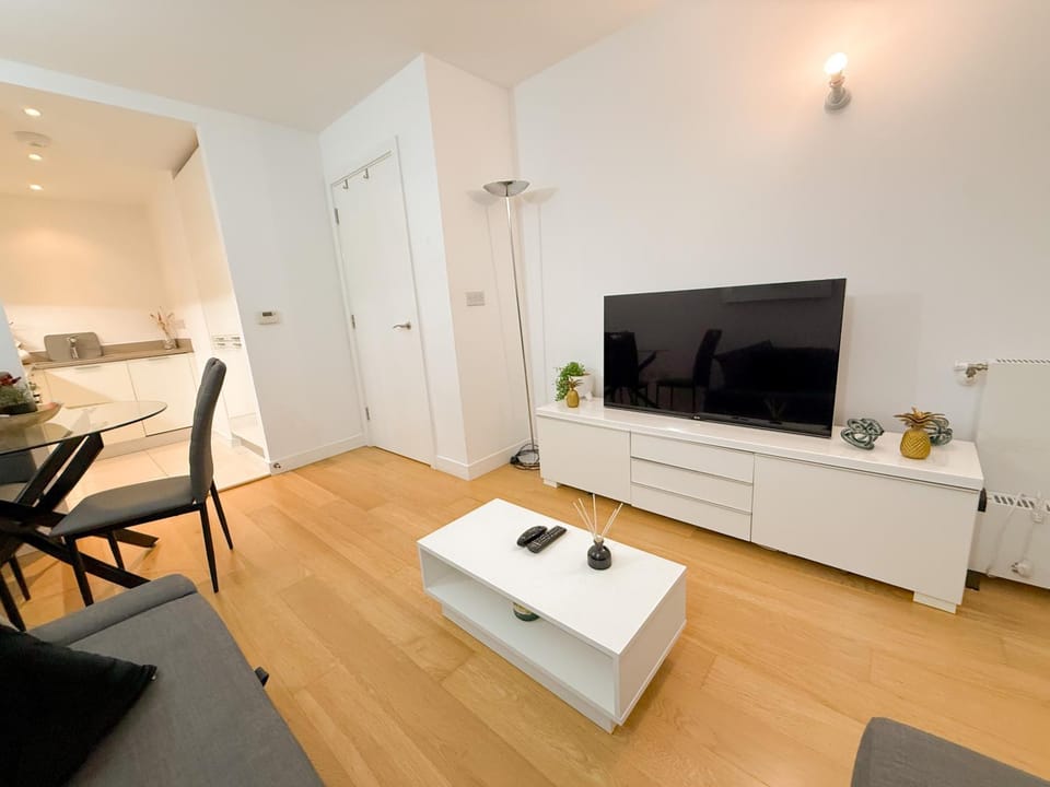 Cozy beautiful 1 bed flat 3 min walk to the tube Apartment in Hayes