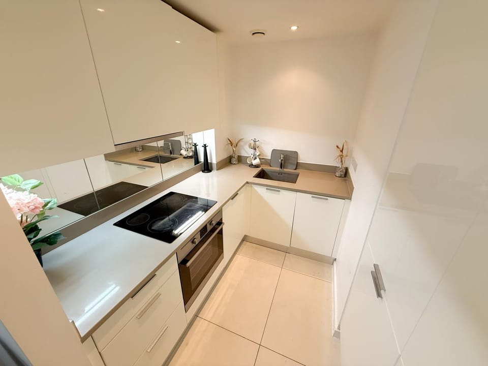 Cozy beautiful 1 bed flat 3 min walk to the tube Apartment in Hayes