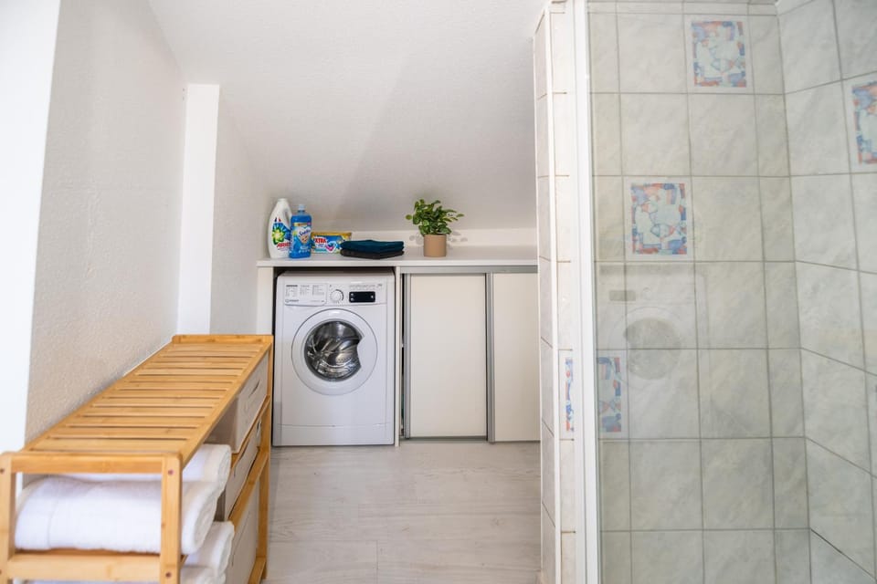 Bathroom, washing machine