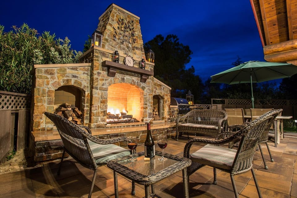 Property building, BBQ facilities, Balcony/Terrace