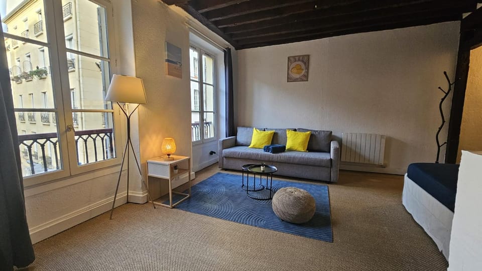 Living room, Photo of the whole room