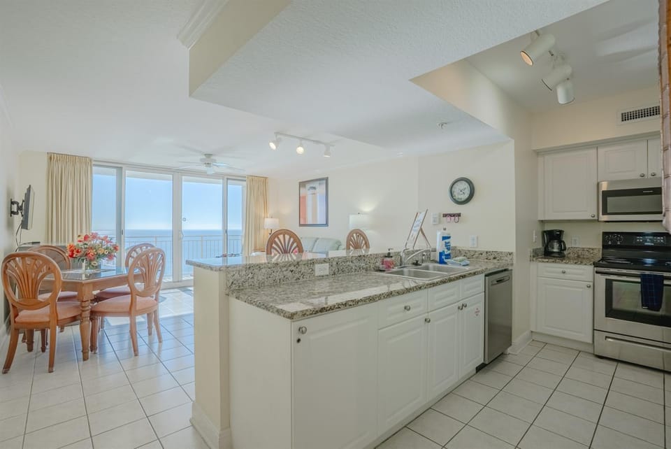New Listing Stunning Emerald Beach Gulf-Front Condo with Spacious Balcony! Apartment in Panama City Beach