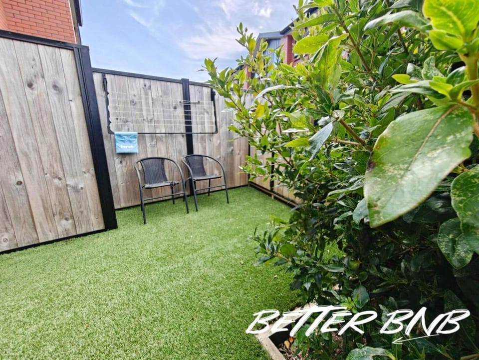 Quiet Haven Retreat | Cozy Modern Townhouse House in Lower Hutt