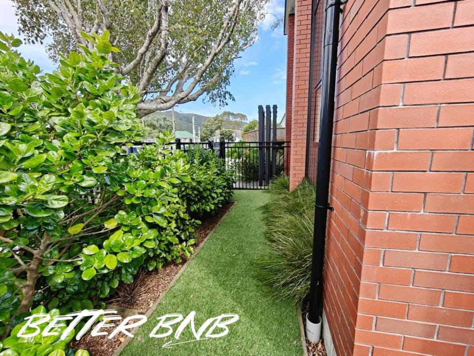 Quiet Haven Retreat | Cozy Modern Townhouse House in Lower Hutt