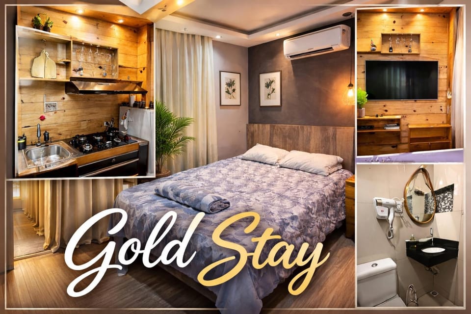 Bed, TV and multimedia, Kitchen or kitchenette, Photo of the whole room, Bedroom, Text overlay, towels