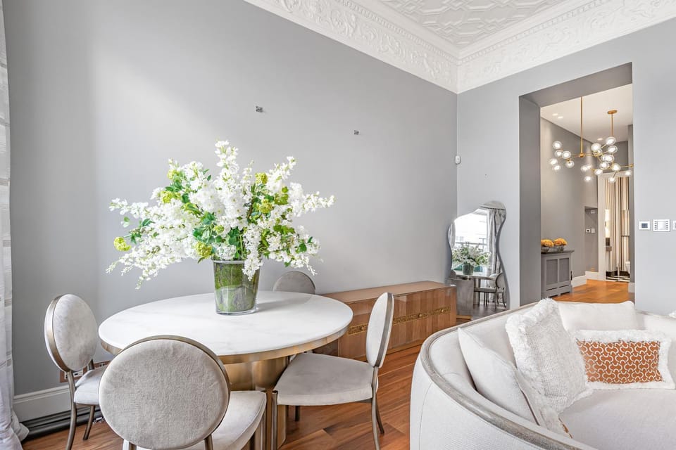 Living room, Seating area, Dining area