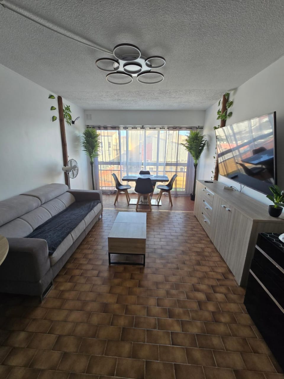 Bed, TV and multimedia, Living room, Dining area