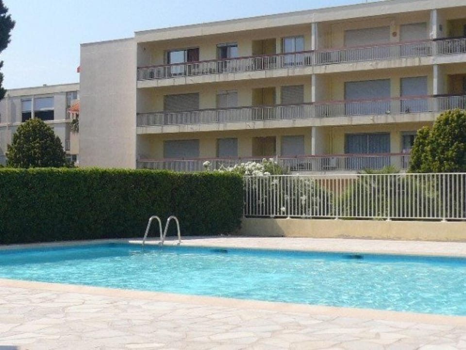 Appt spacieux 4 pers avec piscine proche plage - FR-1-251-923 Apartment in Le Lavandou