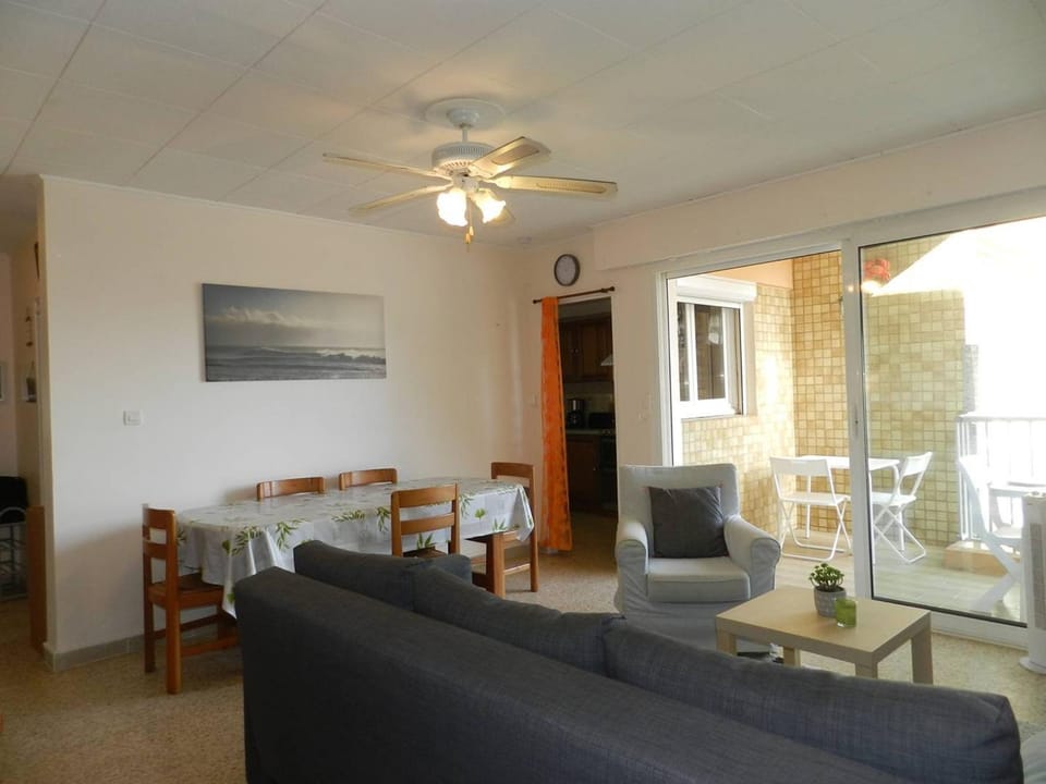 Appt spacieux 4 pers avec piscine proche plage - FR-1-251-923 Apartment in Le Lavandou