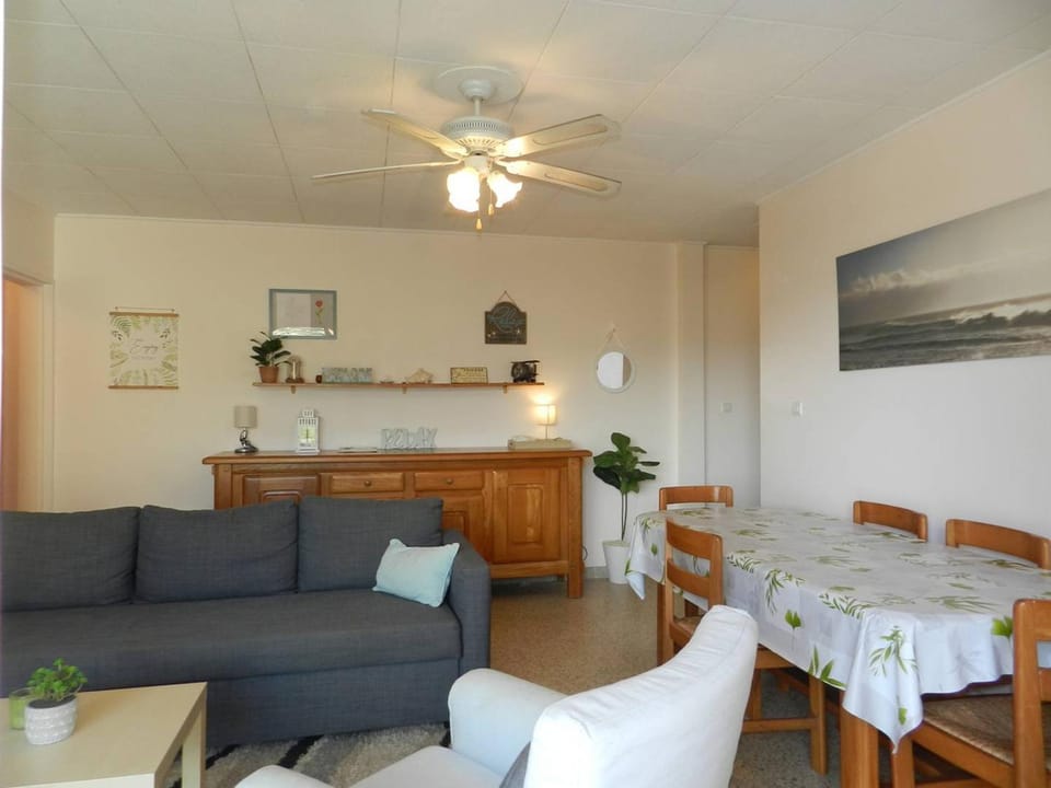 Appt spacieux 4 pers avec piscine proche plage - FR-1-251-923 Apartment in Le Lavandou