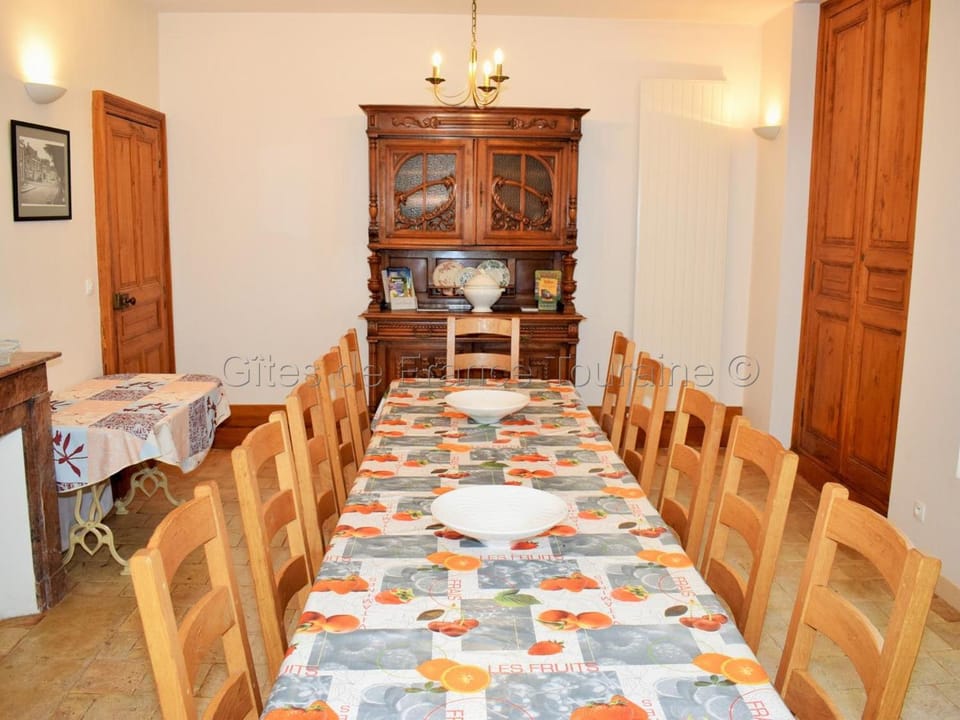 Gîte spacieux de 8 chambres avec jardin, Animaux admis, Wifi, Parking - FR-1-381-646 House in Centre-Val de Loire