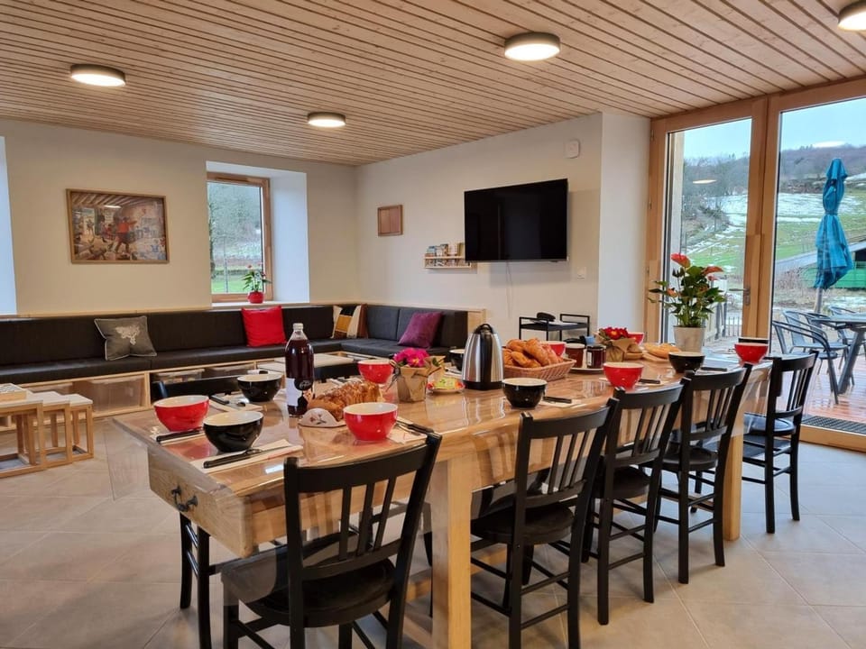 Gîte confortable 10/14 pers avec animaux admis - FR-1-496-383 House in Auvergne-Rhône-Alpes