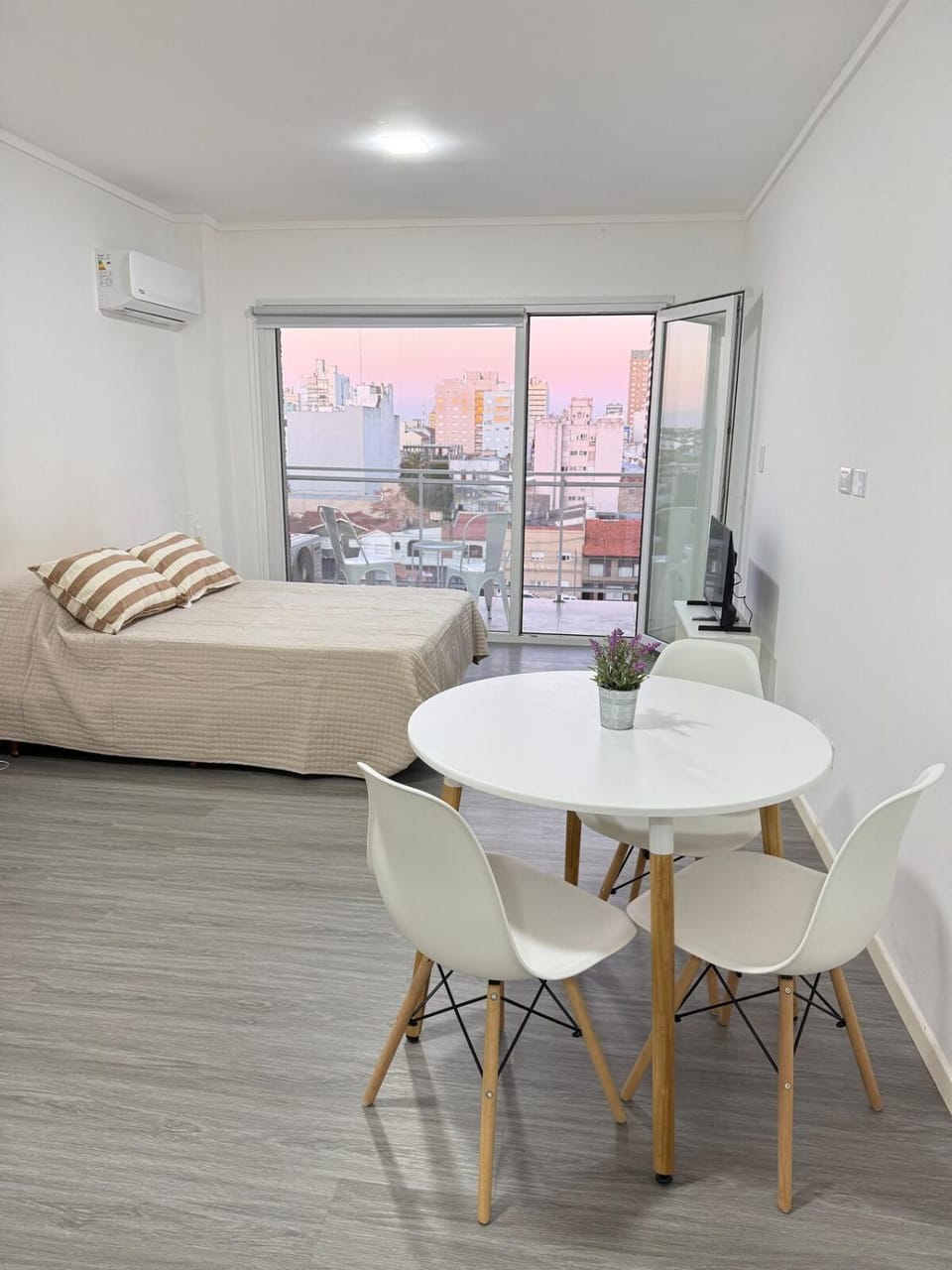 Departamento a estrenar a media cuadra del mar Apartment in Necochea