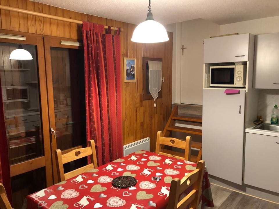 Appartement 2 pièces 5 pers., balcon exposé Ouest - FR-1-263-35 Apartment in Auvergne-Rhône-Alpes