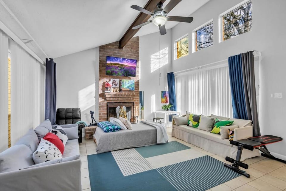 Charming Vacation Bungalow House in Addicks